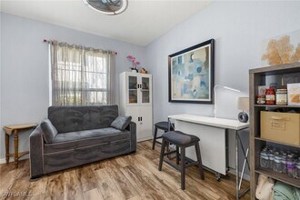 7087 Barrington Cir in Naples, FL - Foto de edificio - Building Photo