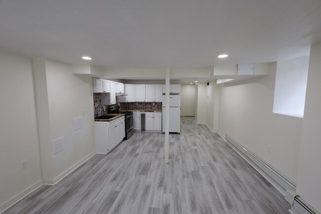 50 Massasoit St, Unit B in Boston, MA - Building Photo - Building Photo