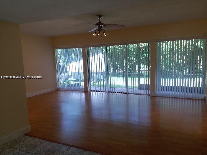 8005 Lagos De Campo Blvd in Tamarac, FL - Building Photo