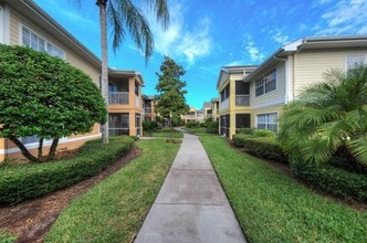 Aston Gardens At The Courtyards Senior Living in Sun City Center, FL - Building Photo - Building Photo