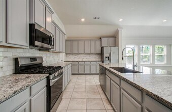 1011 Veer Dr in Crosby, TX - Building Photo - Building Photo