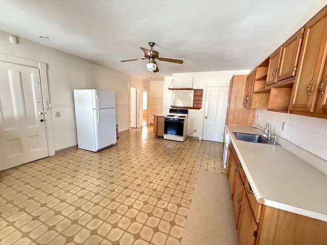 33 Cook St in Newton, MA - Building Photo - Building Photo