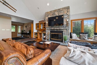 196 Black Mountain Rd in Lincoln, NH - Building Photo - Building Photo