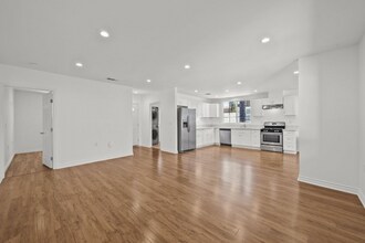 6712 Cedros Ave in Los Angeles, CA - Building Photo - Building Photo