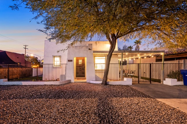 property at 1905 E 9th St