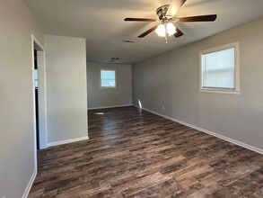 4605 S Glenn St in Wichita, KS - Building Photo - Building Photo