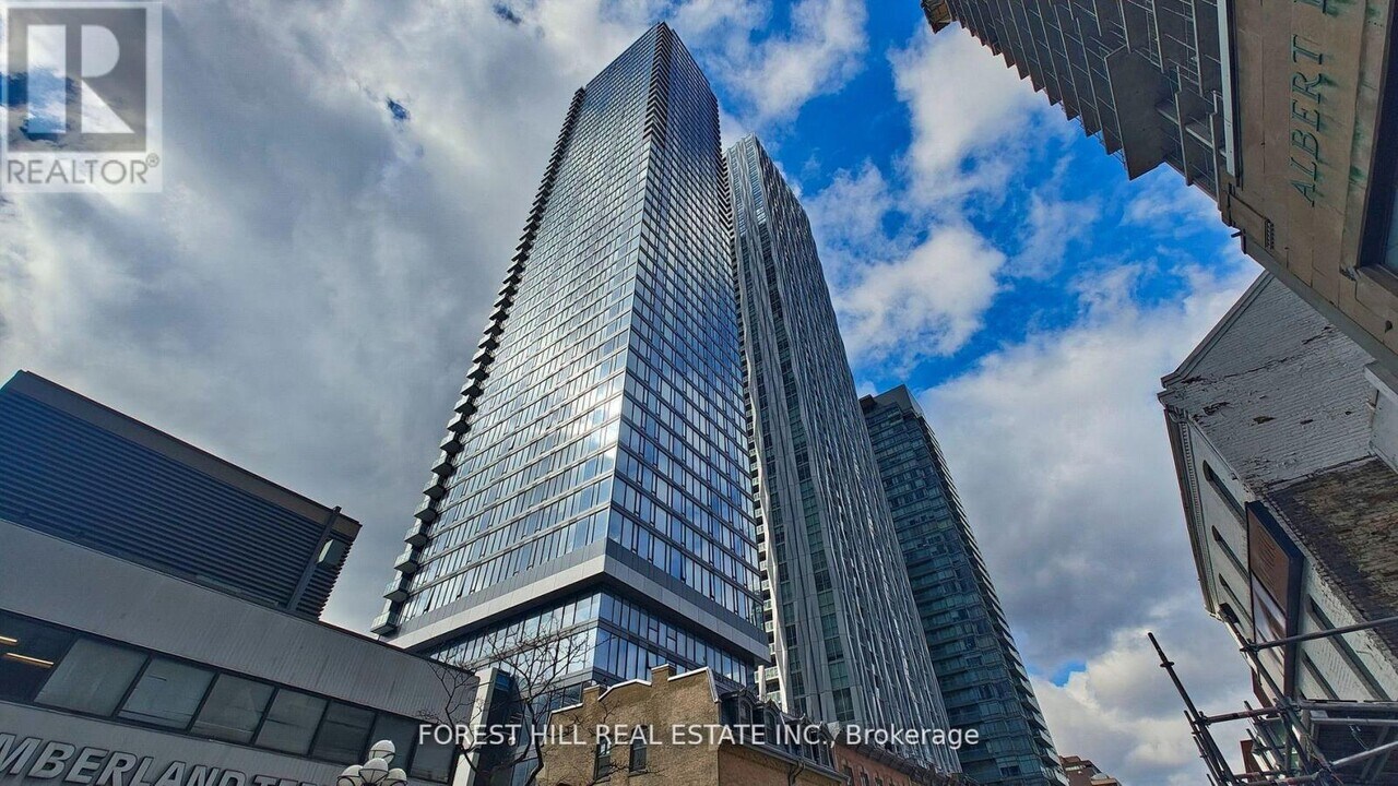 8-4708 Cumberland St in Toronto, ON - Building Photo