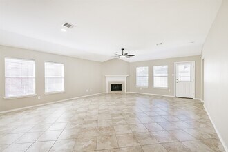 26845 Iron Manor Ln in Humble, TX - Foto de edificio - Building Photo