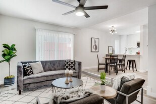 Prescott Luxury Apartments in Dallas, TX - Building Photo