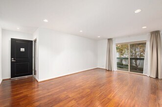 4732 Park Granada, Unit 224 in Calabasas, CA - Foto de edificio - Building Photo