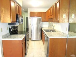 9345 Chisholm Rd in Pensacola, FL - Foto de edificio - Building Photo