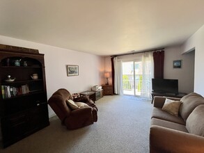 3608 Lakeshore Dr, Unit B11 in St. Joseph, MI - Building Photo - Building Photo
