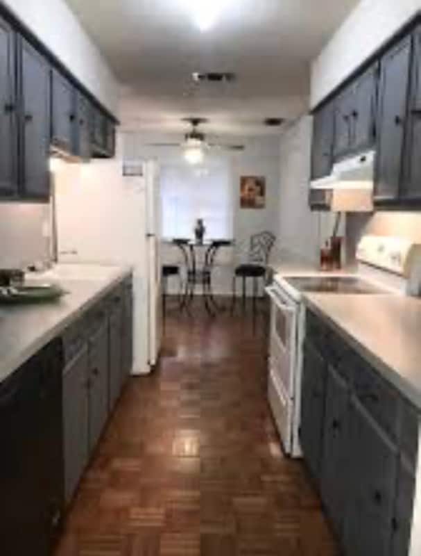 7418 Meadow Cliff St in San Antonio, TX - Foto de edificio - Building Photo