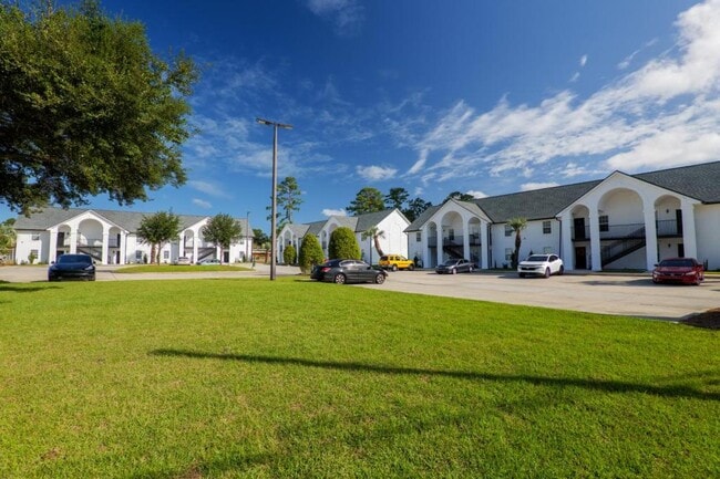 Baytree Vynes in Valdosta, GA - Building Photo - Building Photo