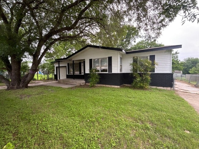 property at 2117 Circle Dr