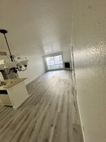 15009 Moorpark St in Los Angeles, CA - Building Photo