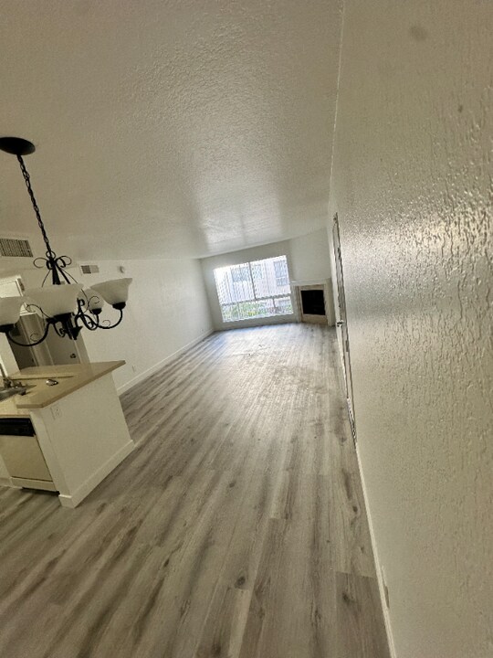 15009 Moorpark St in Los Angeles, CA - Building Photo