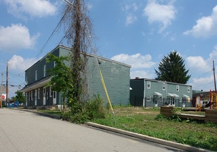 634-636 1/2 Reed St in Clairton, PA - Foto de edificio - Building Photo