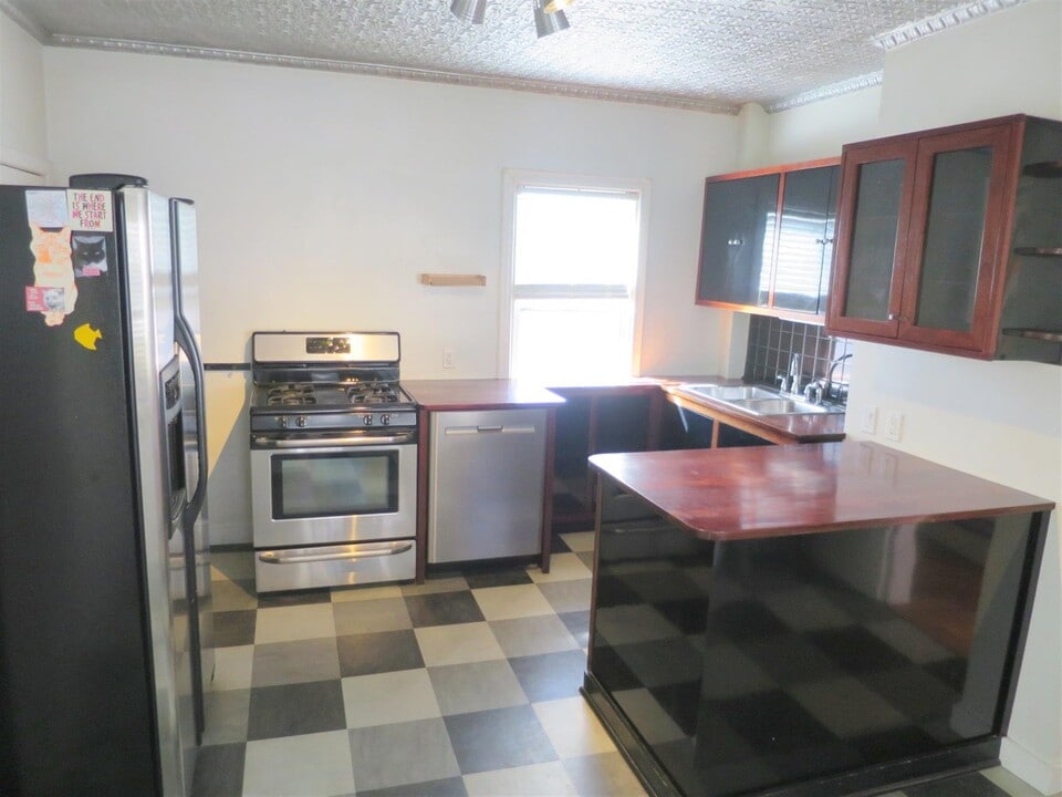 80 Irving St, Unit 2 in Somerville, MA - Building Photo