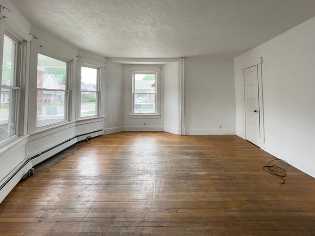 1926 W Jackson St in Muncie, IN - Building Photo - Building Photo