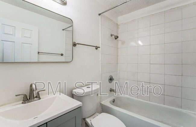872 Valencia Ave in St. Louis, MO - Building Photo - Building Photo