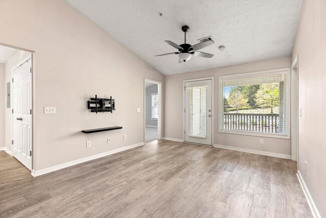 1385 S Donahue Dr in Auburn, AL - Building Photo - Building Photo