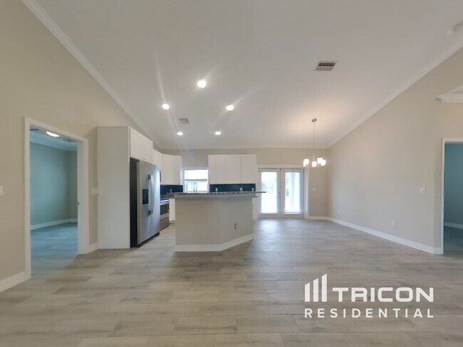 175 Eppinger Dr in Port Charlotte, FL - Building Photo - Building Photo