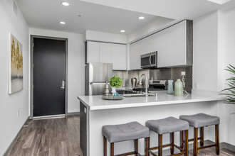 Venice Luxury Apartments in Los Angeles, CA - Foto de edificio - Building Photo