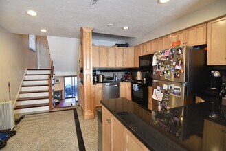 119 Beaconsfield Rd, Unit 1 in Brookline, MA - Building Photo - Building Photo