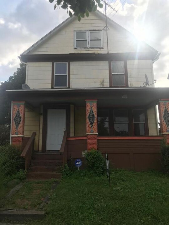 421 Brown St in Akron, OH - Building Photo