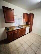 7683 Mission Gorge Rd in San Diego, CA - Foto de edificio - Building Photo