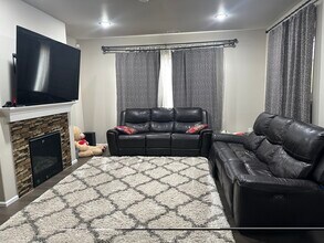 3909 80th Ave NE in Marysville, WA - Building Photo - Building Photo