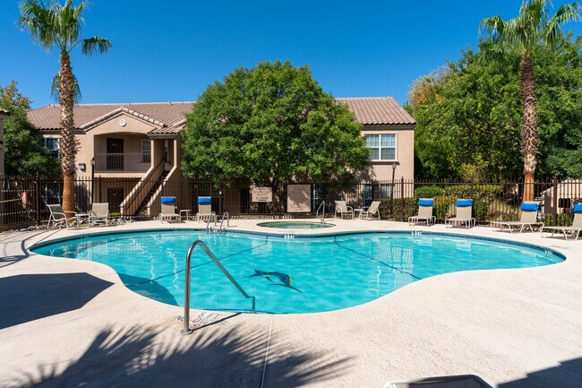 Las Norias Apartments in El Paso, TX - Foto de edificio - Building Photo