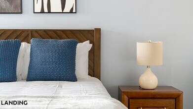 2420 Peachtree Rd NW in Atlanta, GA - Foto de edificio - Building Photo