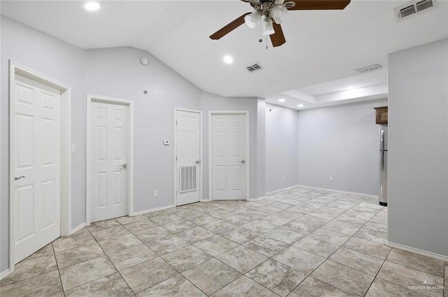 416 E 5th St, Unit B6 in Weslaco, TX - Building Photo - Building Photo