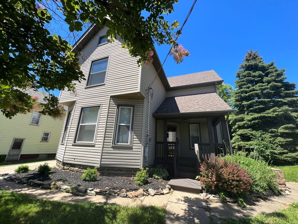 30 Hancock St SE in Girard, OH - Building Photo