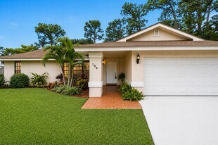 190 Parkwood Dr S in Royal Palm Beach, FL - Building Photo