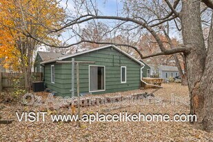 6535 Melrose Ln in Shawnee, KS - Building Photo