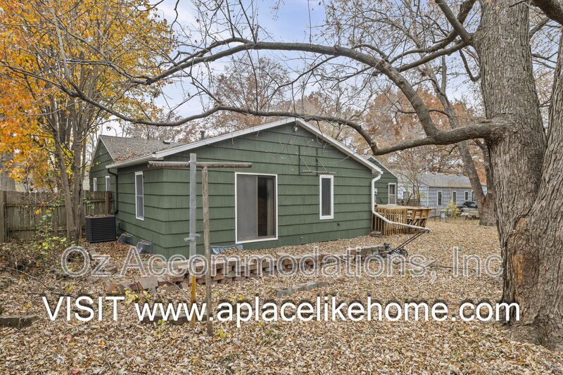 6535 Melrose Ln in Shawnee, KS - Building Photo