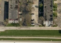 Peppertree Apartments in Urbandale, IA - Building Photo