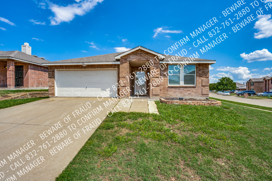 616 Almandora Dr in Arlington, TX - Building Photo