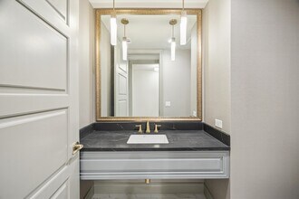 1717 Bissonnet St in Houston, TX - Foto de edificio - Building Photo