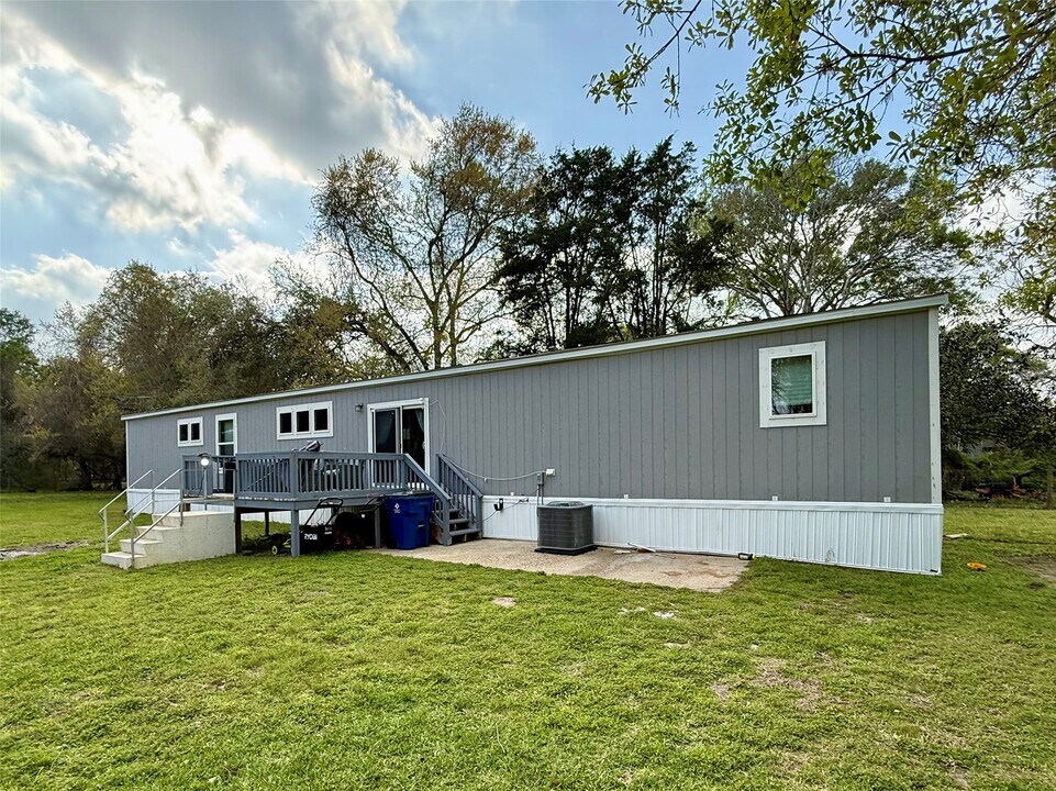 13298 County Rd 190 in Alvin, TX - Building Photo