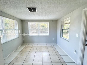 11710 Paige Dr in Port Richey, FL - Building Photo - Building Photo