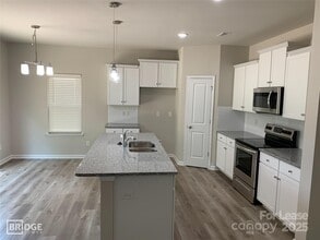 7327 Neal Rd in Charlotte, NC - Building Photo - Building Photo