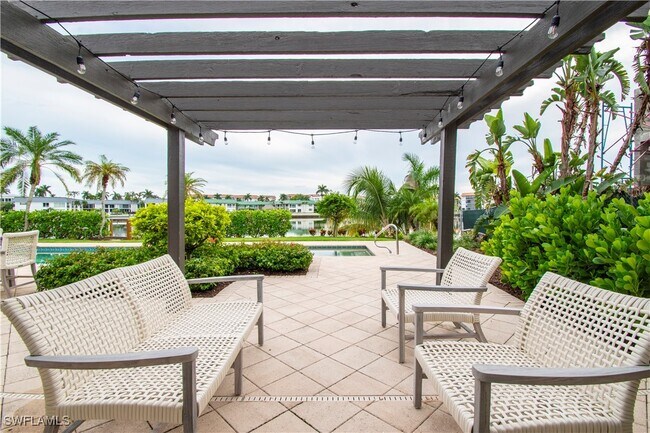 222 Bay Point in Naples, FL - Building Photo - Building Photo