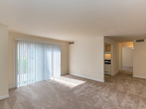 Thayer Terrace in Silver Spring, MD - Foto de edificio - Building Photo