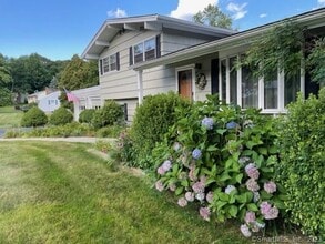 21 Mcdermott Cir in Hamden, CT - Building Photo - Building Photo
