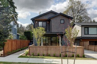 10919 NE 59th St in Kirkland, WA - Building Photo