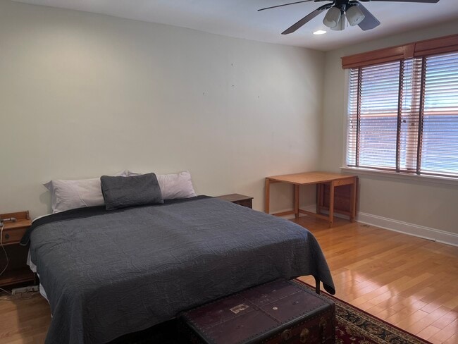 1438 Columbia Rd NW, Unit 302 in Washington, DC - Foto de edificio - Building Photo